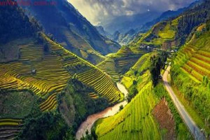 Phương Oanh diện set đồ 50 - Cảm hứng video marketing từ Hotspot Matrix